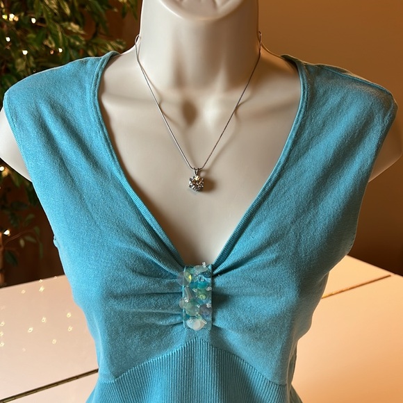 🌼CEST CITY LIGHT BLUE V NECK TOP WITH SEQUINS - SIZE SMALL🌼 - Picture 4 of 14